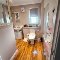 Jean Armour Gardens, Kirkcaldy KY2 6HB: Upstairs bathroom