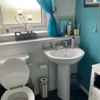Kinloss Park, Cupar KY15 4ER: Bathroom